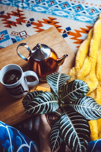 Jesenske ideje za fotografije za Instagram - čaj u krevetu