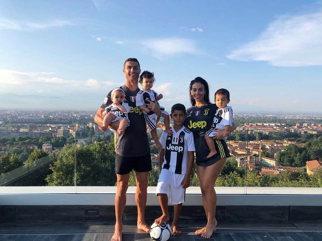 Cristiano Ronaldo sa svojom Instagram obitelji